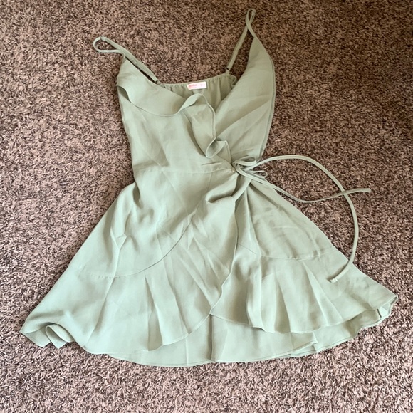 Green wrap sundress - Picture 2 of 6